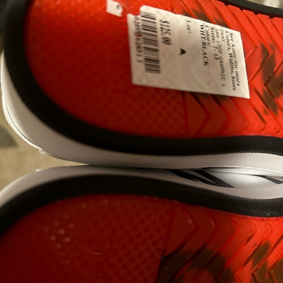 NEW DKNY Sneaker men’s size 7 - Picture 2 of 10